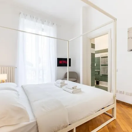 Duomo 15 Min Walk - Historic Center, 4 Bedrooms And 2 Terrace Milano